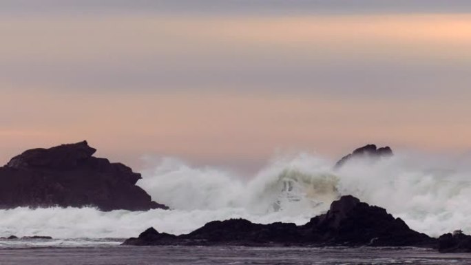 太平洋巨浪太平洋巨浪拍打