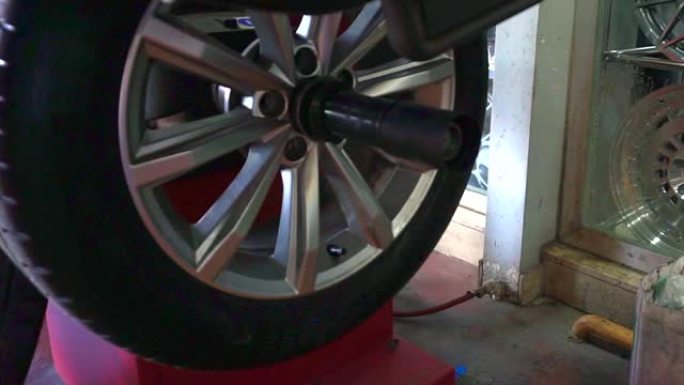轮胎平衡在车库测试运行状态装配间调试检验