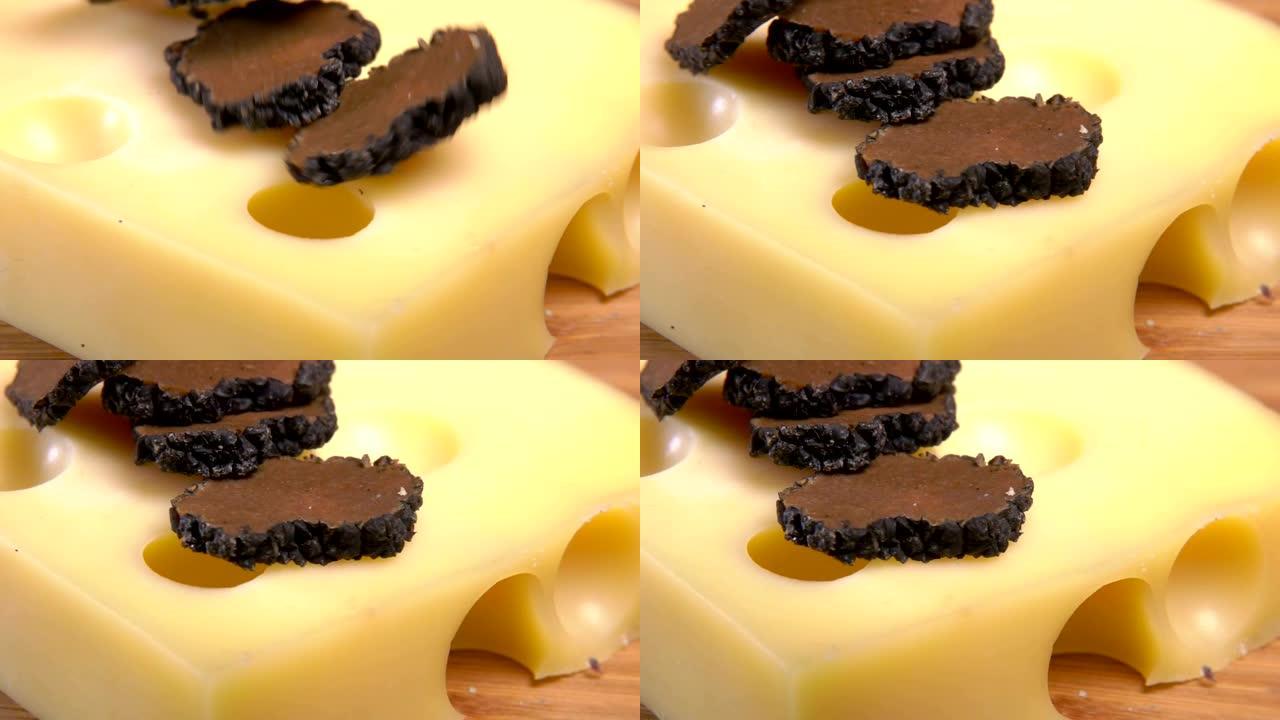 美味的黑松露蘑菇片落在奶酪上