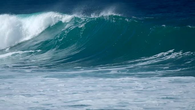 夏威夷瓦胡岛Banzai管道冲浪点的海浪破裂