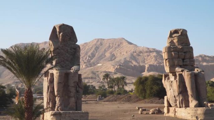 埃及艺术。梅农的巨像