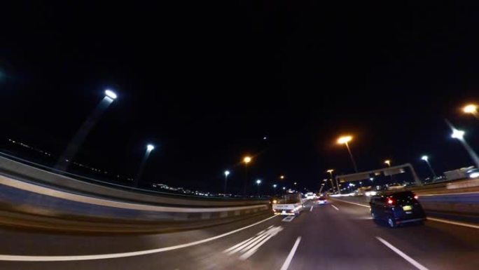 高速公路上的夜间驾驶