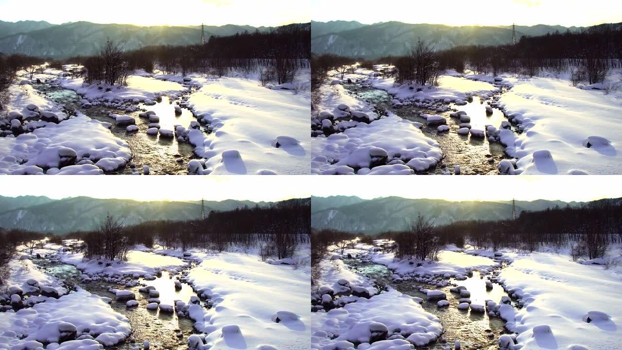 日本白马村，松川溪流和雪景。