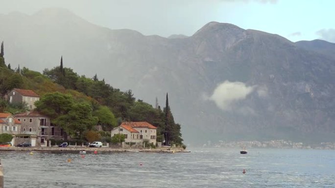 山区海滨小镇多雨天气