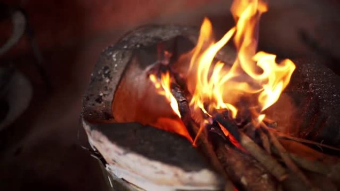 炉子或木炭炉子上的铜火