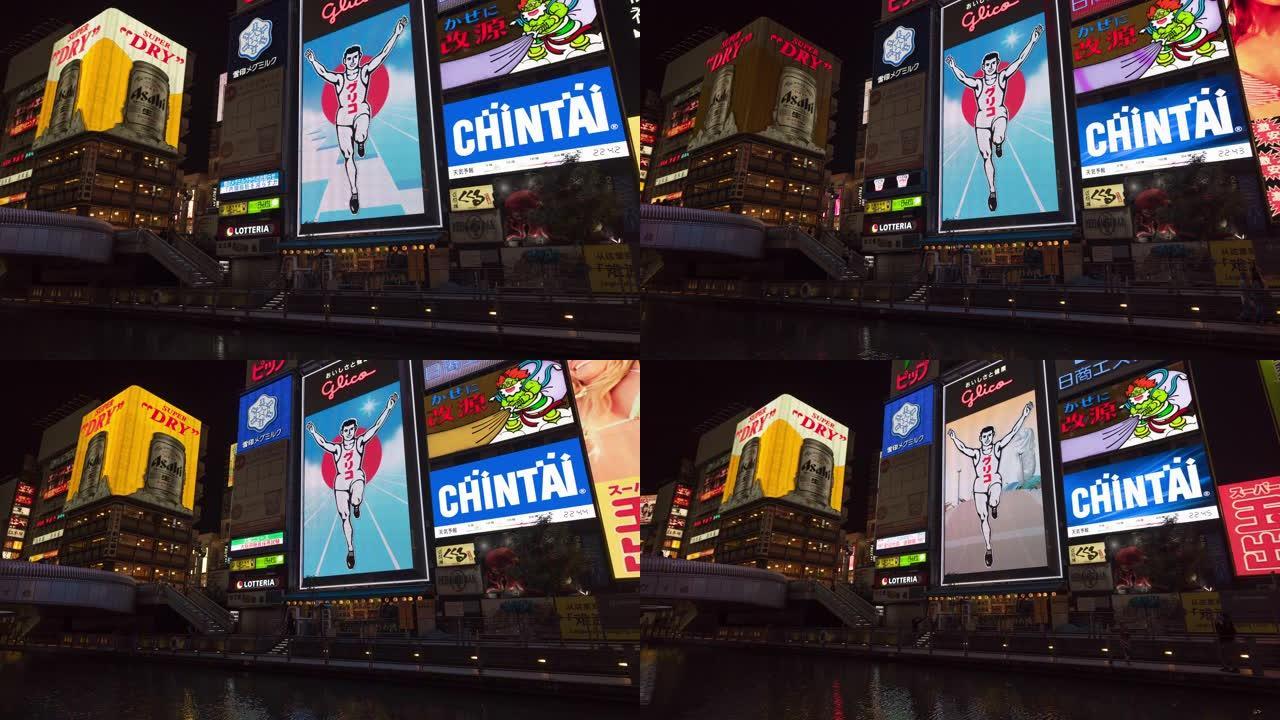 4k延时: 大阪购物街晚上有照明数字广告牌