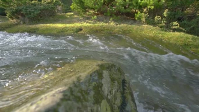 雪山下的溪流河流空镜水流特写地下水源