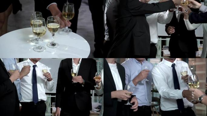 成功的商人在宴会厅晚宴上喝葡萄酒和香槟。