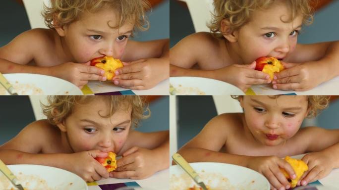 蹒跚学步的男婴吃桃子水果