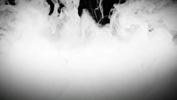 白烟或雾在黑色背景上扩散或扩散