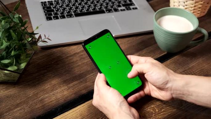 男子手持智能手机的绿屏绿屏，男子手持手机的白底色键绿屏，新技术概念
