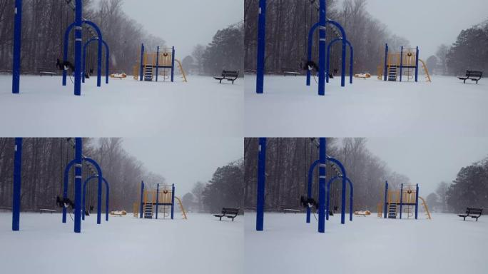 * 更明亮的版本 * 冬季降雪期间的儿童游戏公园。白天在地面上下雪的操场。