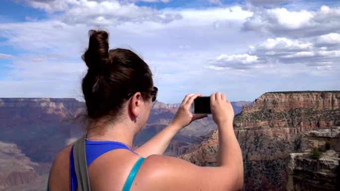女人以慢动作250fps拍摄美国大峡谷