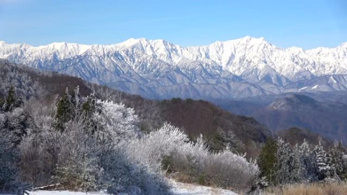 长野县日尻高原的雪域景观。