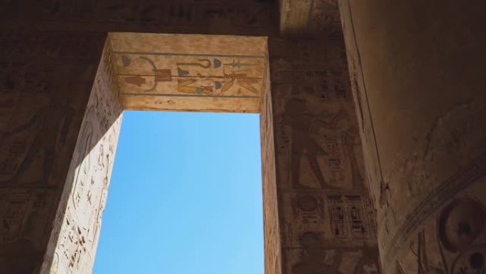 梅迪内·哈布神庙。埃及，卢克索。Medinet Habu的Ramesses III太平间庙宇是埃及卢