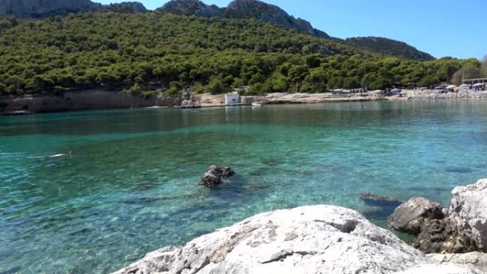 希腊莫尼岛的一个小海湾