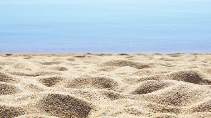热带海滩上的沙浪