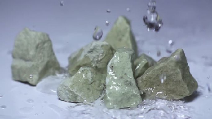 水滴落在石头上物理实验化学实验水滴石穿