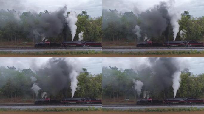 两辆蒸汽机车的鸟瞰图双航向一列装有黑烟和蒸汽的货运列车