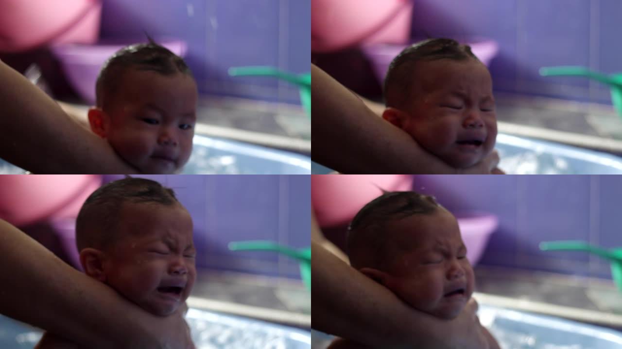 亚洲新生女婴洗澡幼儿清洗