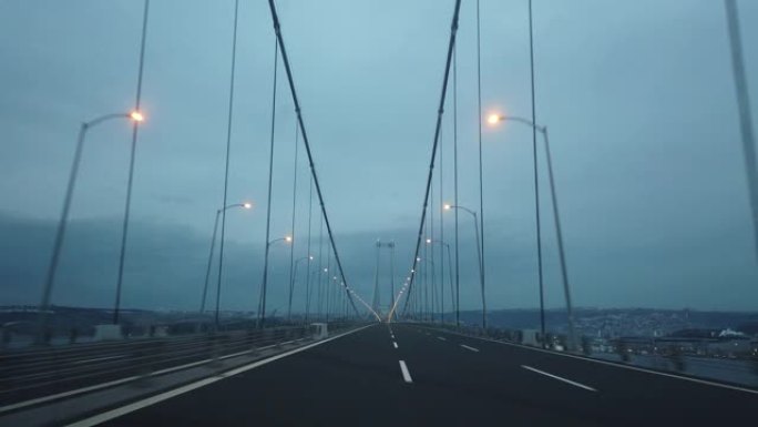开车过桥