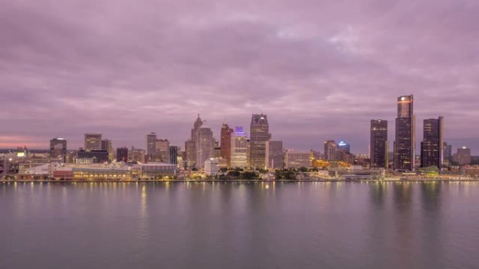 美国密歇根州底特律天际线日落时从加拿大安大略省温莎拍摄