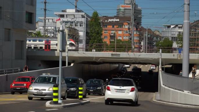 夏季晴天苏黎世市中心交通街铁路桥慢动作全景4k瑞士