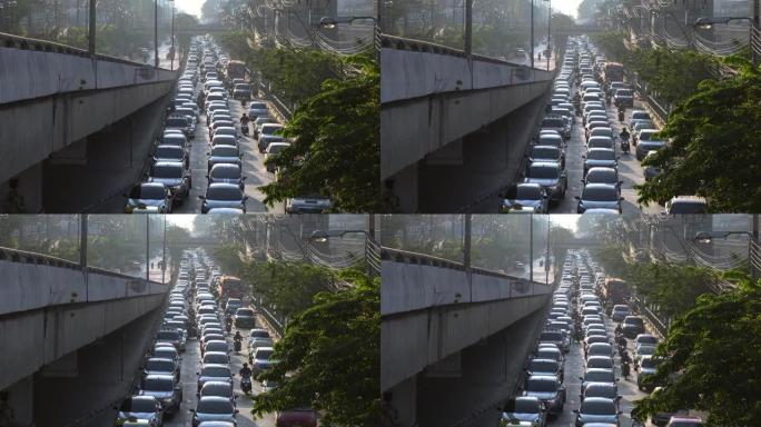 早上下班后高峰时段，拉德普拉路的交通堵塞。