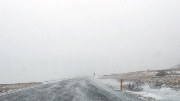 雪灾中的道路野外行车记录第一视角