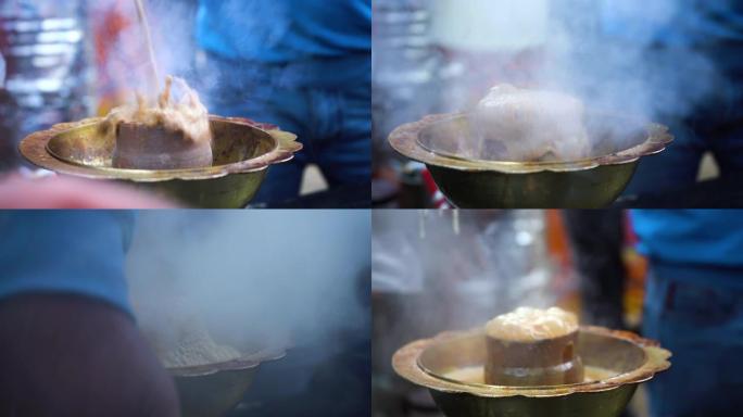 印度街头食品小贩通过在黄铜锅中煮沸的热陶罐中煮沸来制作tandoori masala chai茶