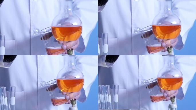 科学家拿着装有化学液体的烧瓶，用实验室玻璃器皿和试管在化学实验室背景，科学实验室研究和发展概念