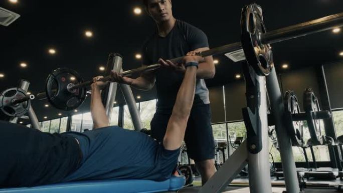 健身房健身锻炼身体有氧运动私教