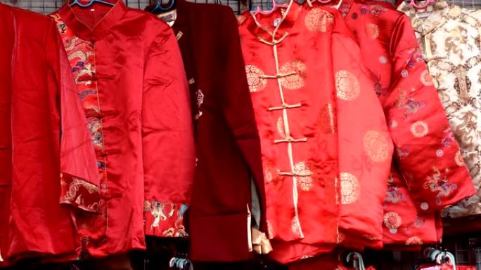 商店里的中国传统服装。