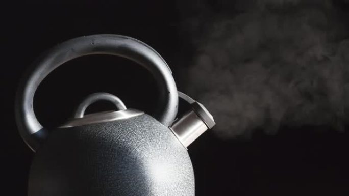茶壶喷口的蒸汽喷射