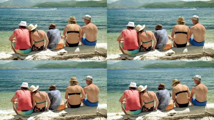 五个朋友坐在地中海附近的沙滩上。希腊。4K
