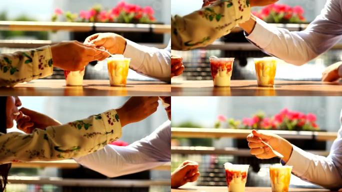 恋爱中的情侣在咖啡馆用冰淇淋互相喂养