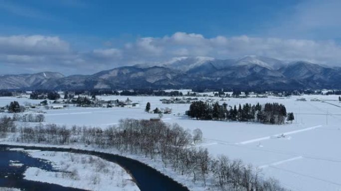 日本冬季景观的鸟瞰图