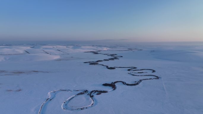 航拍内蒙古冬季雪原特泥河暮色