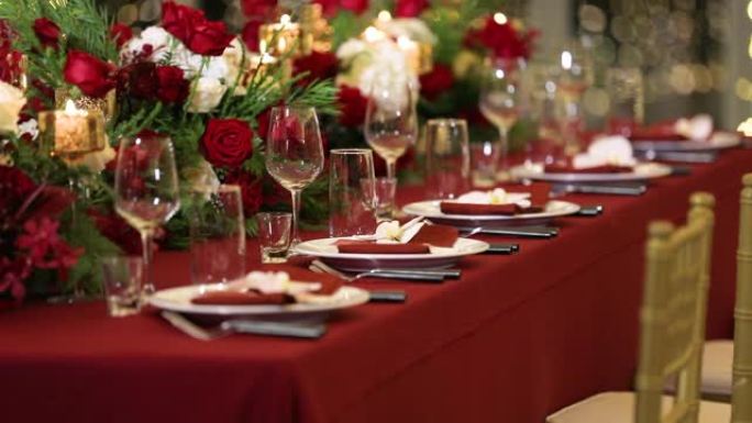 婚宴或晚宴的餐桌布置。