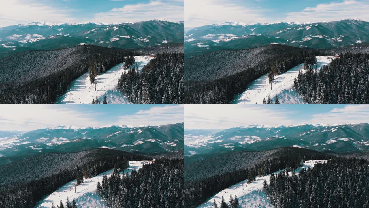 滑雪胜地有滑雪者和滑雪缆车的空中滑雪场。雪山森林