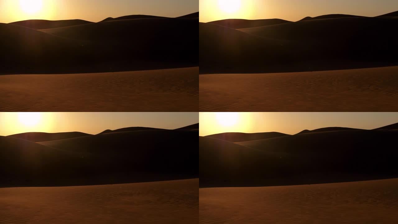 日落时分的阿拉伯沙漠中的红色沙丘