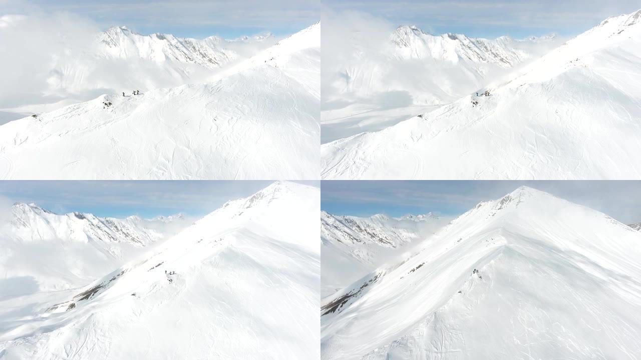 山顶上的一群极端滑雪者。滑雪道斜坡上的自由行。俯视图。佐治亚州高加索山脉，滑雪胜地古达里。