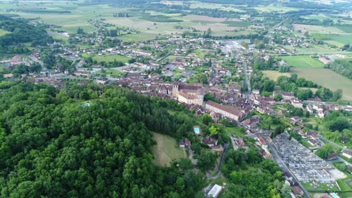 从空中俯瞰法国Périgord的圣塞村