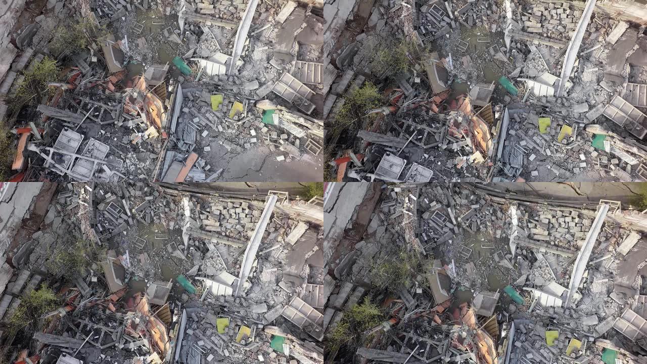 堆积在地面上的被毁建筑的鸟瞰图