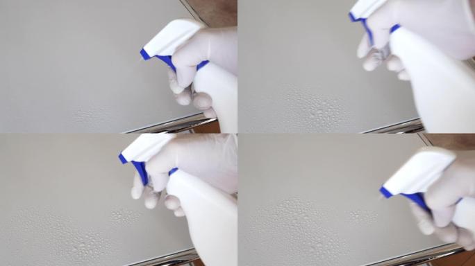 男子消毒金属桌