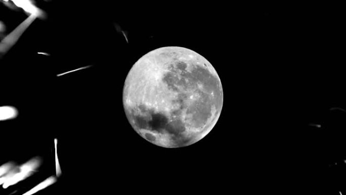 太空中的超级跳跃穿过星星到满月。月亮的纹理，陨石坑。星际跳跃。飞行运动穿过星星到月球。光速。抽象空间