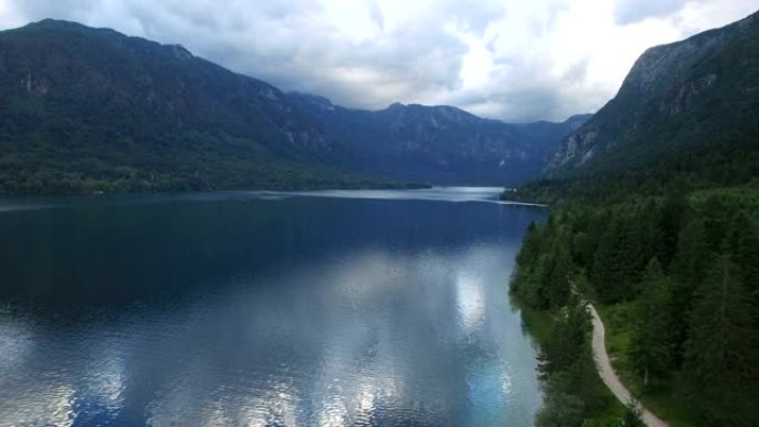 斯洛文尼亚Bohinj湖的鸟瞰图