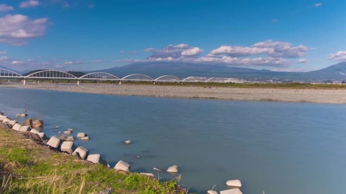 4K Tima富士山的流逝，云在日本静冈的富士市移动