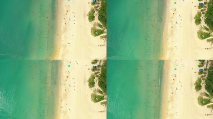 空中飞行无人机视图Kot Noi海滩白色沙滩在阳光明媚的热带天堂岛与水蓝色的天空海水海洋。普吉岛