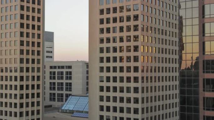 日落时在圣保罗市中心建筑上投射的阴影的时光倒流